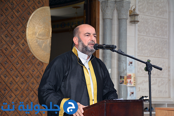 اهالي جلجولية يؤدون صلاة عيد الاضحى في ساحة مسجد الروضة في جلجولية 